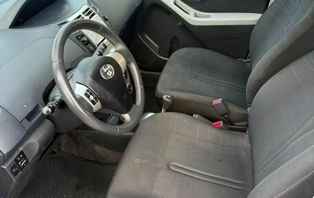 Toyota Yaris III рестайлинг, 2008 год, 590 000 рублей, 4 фотография