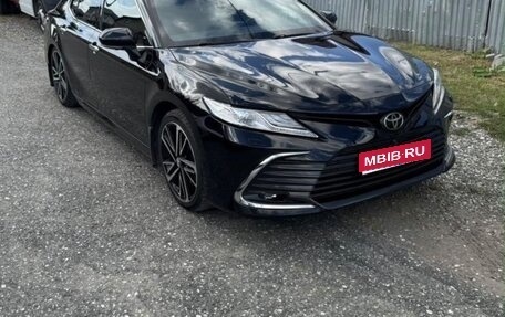 Toyota Camry, 2021 год, 2 950 000 рублей, 1 фотография