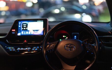 Toyota C-HR I рестайлинг, 2018 год, 1 950 000 рублей, 8 фотография