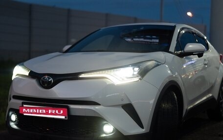 Toyota C-HR I рестайлинг, 2018 год, 1 950 000 рублей, 6 фотография