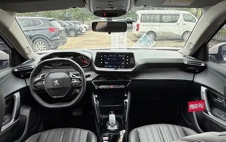 Peugeot 2008 II, 2023 год, 1 290 000 рублей, 9 фотография