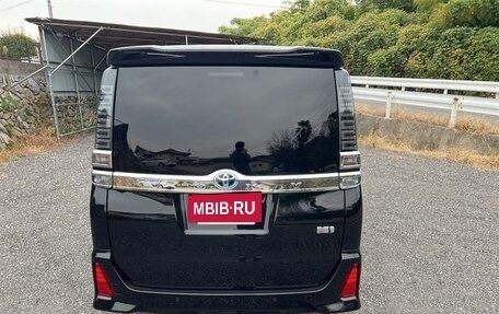 Toyota Voxy III, 2021 год, 1 767 000 рублей, 4 фотография