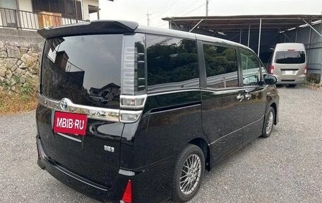 Toyota Voxy III, 2021 год, 1 767 000 рублей, 3 фотография