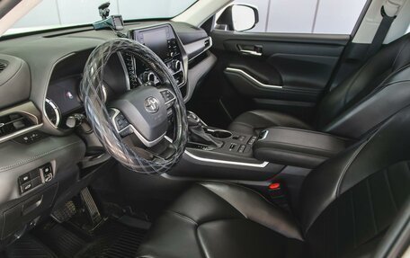 Toyota Highlander, 2022 год, 4 305 000 рублей, 12 фотография