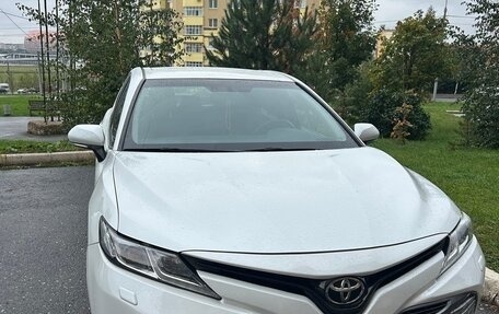 Toyota Camry, 2018 год, 2 380 000 рублей, 7 фотография