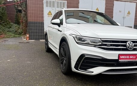 Volkswagen Tiguan II, 2021 год, 4 000 000 рублей, 3 фотография