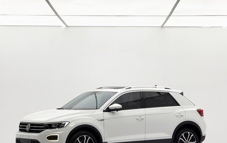 Volkswagen T-Roc I, 2022 год, 1 540 000 рублей, 1 фотография
