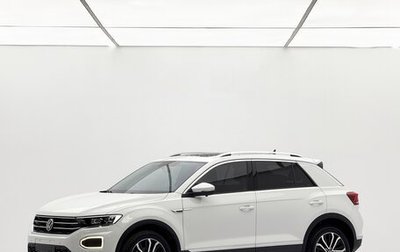 Volkswagen T-Roc I, 2022 год, 1 540 000 рублей, 1 фотография