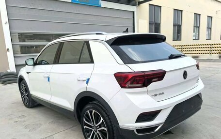 Volkswagen T-Roc I, 2023 год, 2 710 000 рублей, 2 фотография