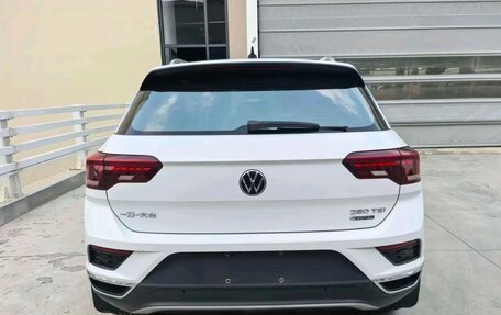 Volkswagen T-Roc I, 2023 год, 2 710 000 рублей, 3 фотография