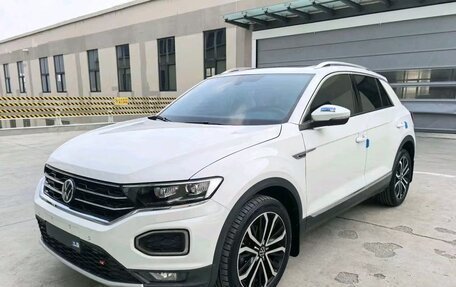 Volkswagen T-Roc I, 2023 год, 2 710 000 рублей, 6 фотография