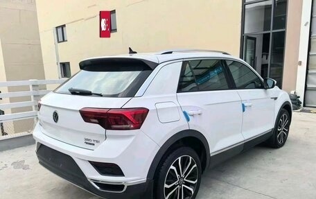 Volkswagen T-Roc I, 2023 год, 2 710 000 рублей, 7 фотография