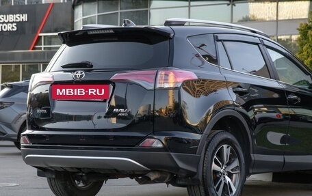Toyota RAV4, 2017 год, 2 098 000 рублей, 18 фотография