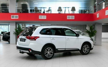 Mitsubishi Outlander III рестайлинг 3, 2017 год, 1 750 000 рублей, 2 фотография
