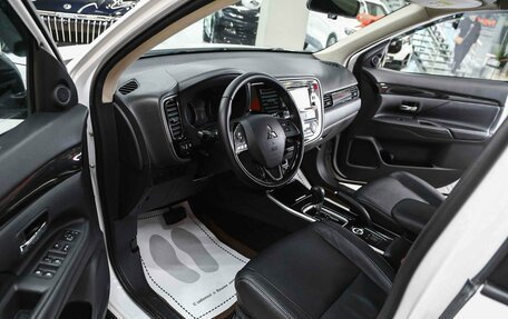 Mitsubishi Outlander III рестайлинг 3, 2017 год, 1 750 000 рублей, 8 фотография