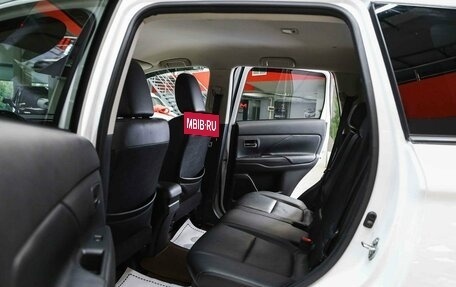 Mitsubishi Outlander III рестайлинг 3, 2017 год, 1 750 000 рублей, 7 фотография