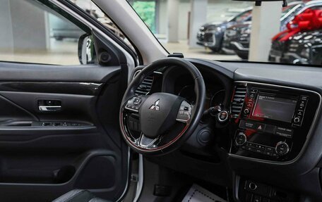 Mitsubishi Outlander III рестайлинг 3, 2017 год, 1 750 000 рублей, 10 фотография