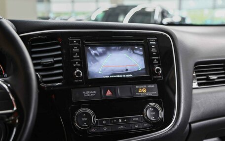 Mitsubishi Outlander III рестайлинг 3, 2017 год, 1 750 000 рублей, 11 фотография