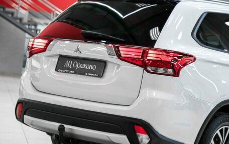 Mitsubishi Outlander III рестайлинг 3, 2017 год, 1 750 000 рублей, 13 фотография