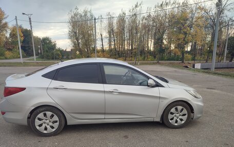 Hyundai Solaris II рестайлинг, 2013 год, 400 000 рублей, 3 фотография