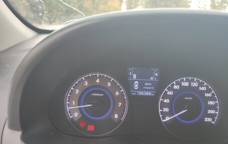 Hyundai Solaris II рестайлинг, 2013 год, 400 000 рублей, 7 фотография