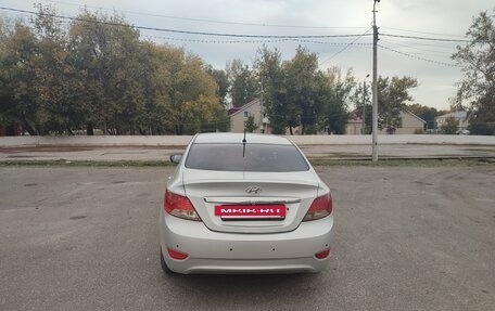 Hyundai Solaris II рестайлинг, 2013 год, 400 000 рублей, 2 фотография