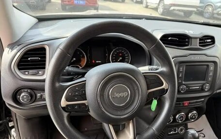 Jeep Renegade I рестайлинг, 2017 год, 1 025 000 рублей, 9 фотография