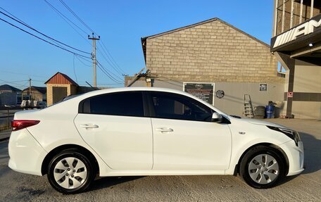 KIA Rio IV, 2020 год, 915 000 рублей, 2 фотография
