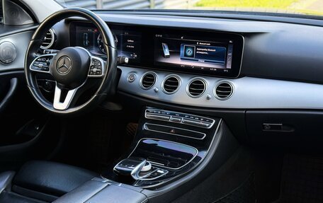 Mercedes-Benz E-Класс, 2019 год, 2 180 000 рублей, 12 фотография