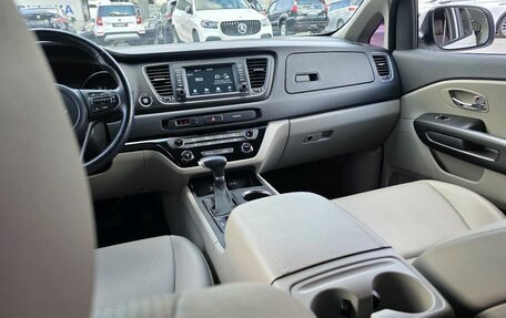 KIA Carnival, 2020 год, 3 150 000 рублей, 26 фотография