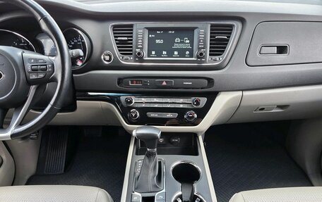 KIA Carnival, 2020 год, 3 150 000 рублей, 25 фотография
