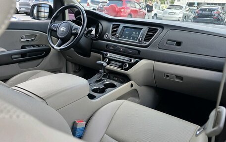 KIA Carnival, 2020 год, 3 150 000 рублей, 24 фотография