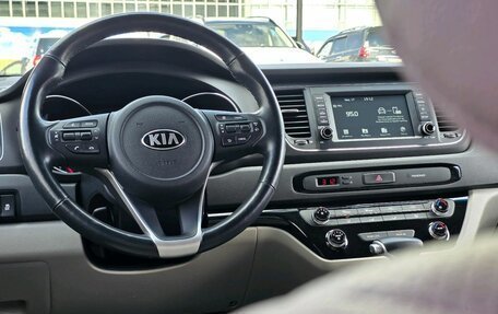 KIA Carnival, 2020 год, 3 150 000 рублей, 28 фотография