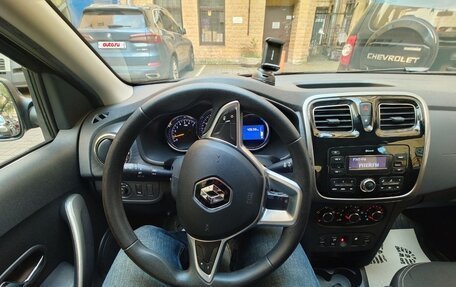 Renault Logan II, 2018 год, 950 000 рублей, 10 фотография