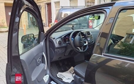 Renault Logan II, 2018 год, 950 000 рублей, 9 фотография