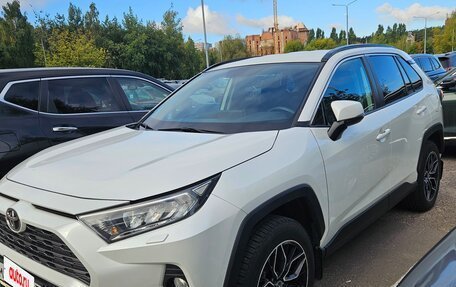 Toyota RAV4, 2021 год, 3 800 000 рублей, 2 фотография
