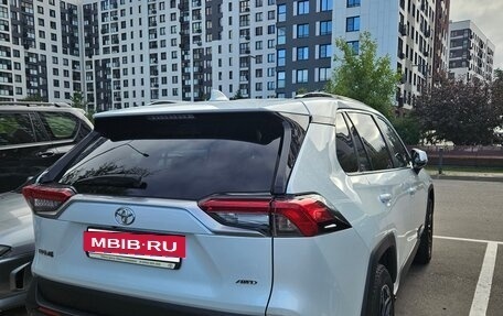 Toyota RAV4, 2021 год, 3 800 000 рублей, 4 фотография