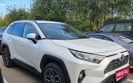 Toyota RAV4, 2021 год, 3 800 000 рублей, 3 фотография
