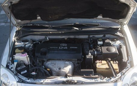 Toyota Avensis III рестайлинг, 2003 год, 650 000 рублей, 21 фотография