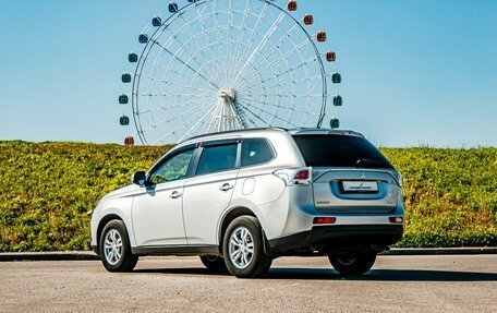 Mitsubishi Outlander III рестайлинг 3, 2014 год, 1 300 000 рублей, 6 фотография