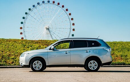 Mitsubishi Outlander III рестайлинг 3, 2014 год, 1 300 000 рублей, 7 фотография