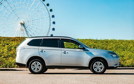 Mitsubishi Outlander III рестайлинг 3, 2014 год, 1 300 000 рублей, 8 фотография