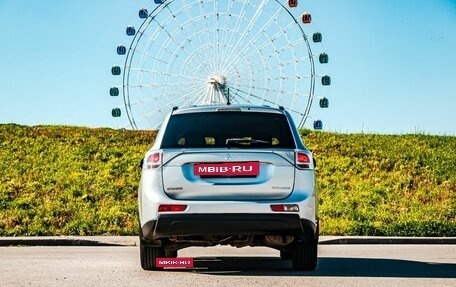 Mitsubishi Outlander III рестайлинг 3, 2014 год, 1 300 000 рублей, 4 фотография