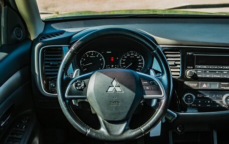 Mitsubishi Outlander III рестайлинг 3, 2014 год, 1 300 000 рублей, 16 фотография