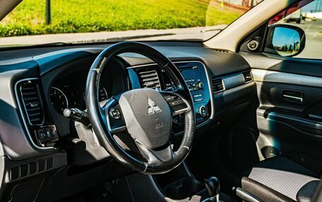Mitsubishi Outlander III рестайлинг 3, 2014 год, 1 300 000 рублей, 15 фотография