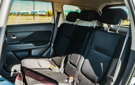 Mitsubishi Outlander III рестайлинг 3, 2014 год, 1 300 000 рублей, 14 фотография