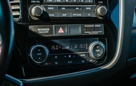Mitsubishi Outlander III рестайлинг 3, 2014 год, 1 300 000 рублей, 19 фотография
