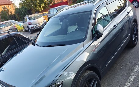 Volkswagen Tiguan II, 2019 год, 3 850 000 рублей, 3 фотография