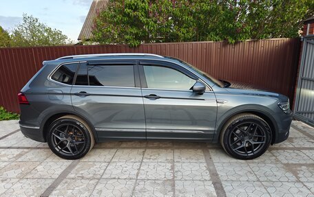 Volkswagen Tiguan II, 2019 год, 3 850 000 рублей, 2 фотография