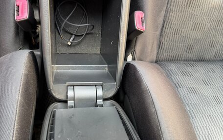 Toyota RAV4, 2011 год, 1 099 000 рублей, 27 фотография